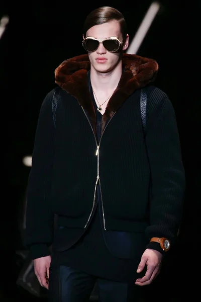 Look 28